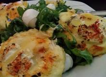 Rucola-Salat mit Polentakräpfchen Rucola-Salat mit Polentakräpfchen