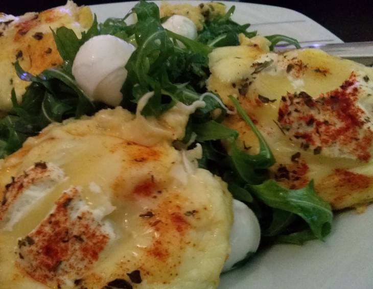 Rucola-Salat mit Polentakräpfchen