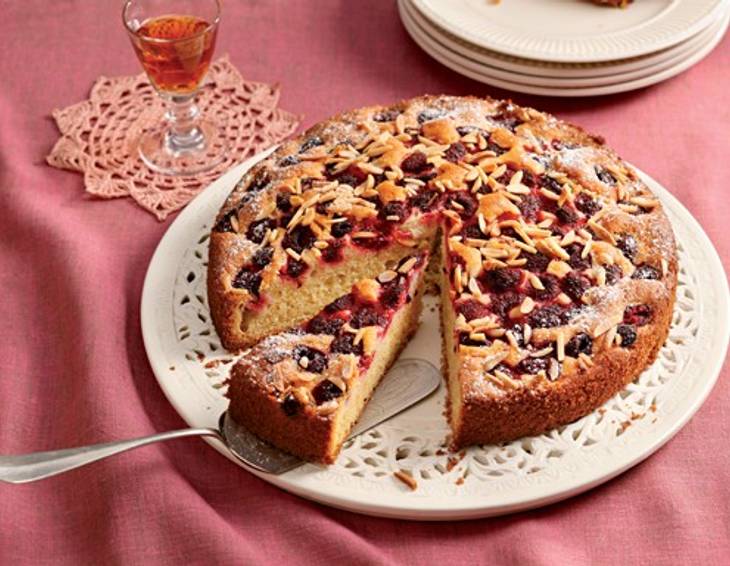 Feine Himbeerbiskuit-Torte Feine Himbeerbiskuit-Torte