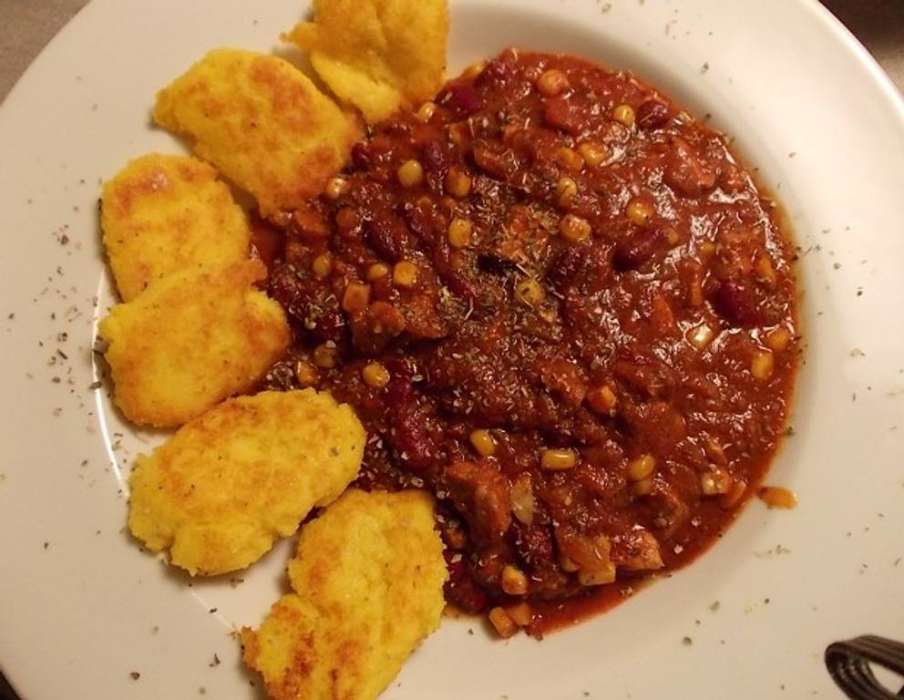 Chili con Soja mit Polenta-Platzki Chili con Soja mit Polenta-Platzki