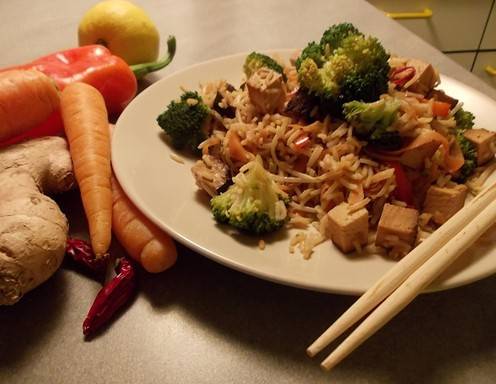 Scharfes Wok-Gemüse mit Räuchertofu
