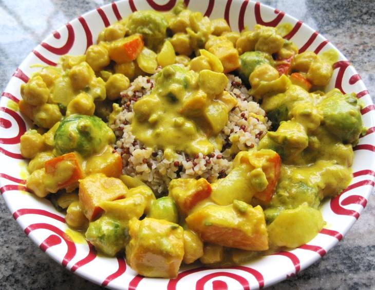 Curry mit Gemüse und Kichererbsen Curry mit Gemüse und Kichererbsen