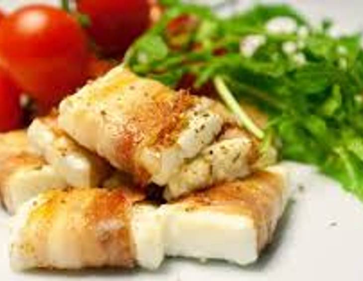 Schafkäse in Speck mit Salat Schafkäse in Speck mit Salat