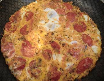 Tomatenfrittata mit Kräutern Tomatenfrittata mit Kräutern