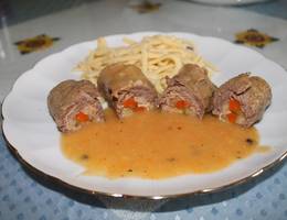 Rindsrouladen in Gemüsesauce Rindsrouladen in Gemüsesauce