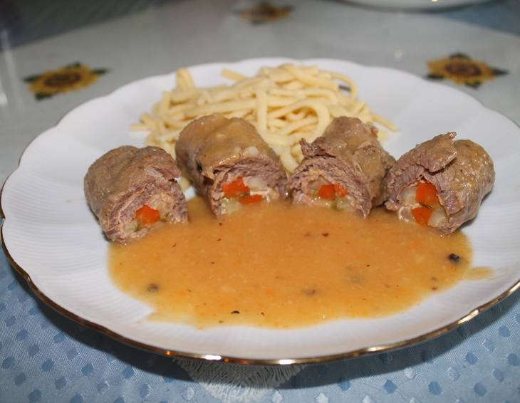 Rindsrouladen in Gemüsesauce