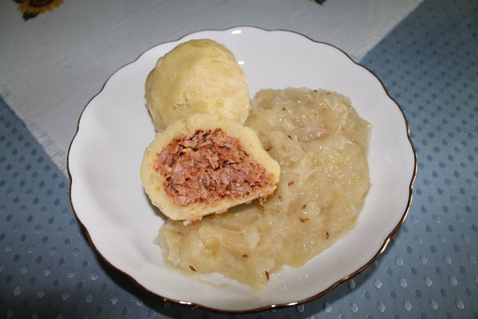 Wurstknödel mit Kartoffelteig Rezept - ichkoche.de Wurstknödel mit Kartoffelteig Rezept - ichkoche.de