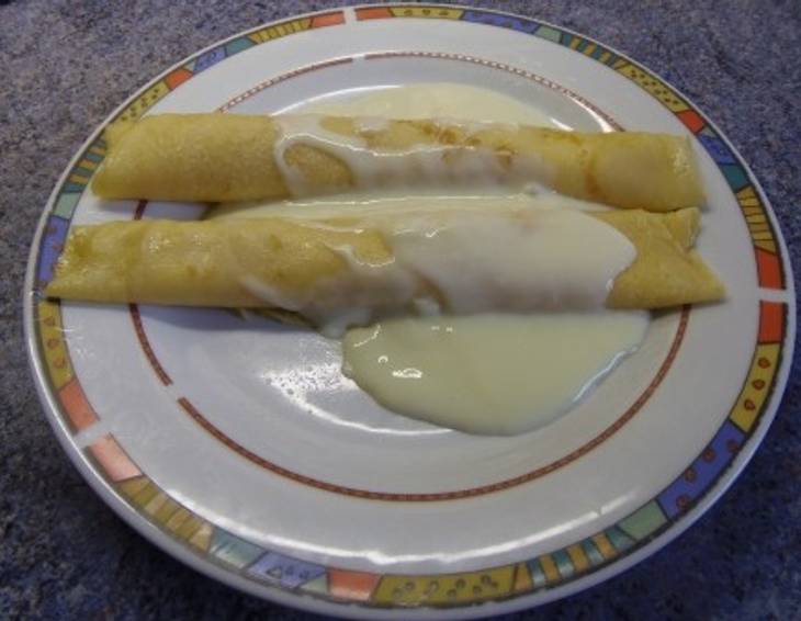Topfenpalatschinken mit Vanillesauce Topfenpalatschinken mit Vanillesauce