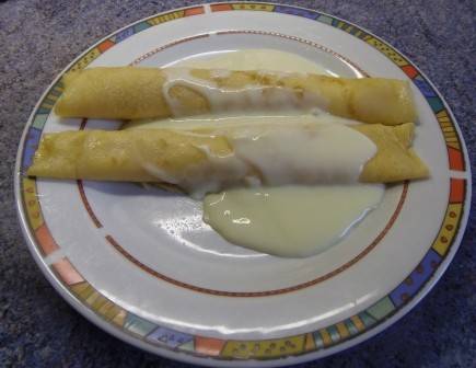 Topfenpalatschinken mit Vanillesauce Rezept - ichkoche.de Topfenpalatschinken mit Vanillesauce Rezept - ichkoche.de