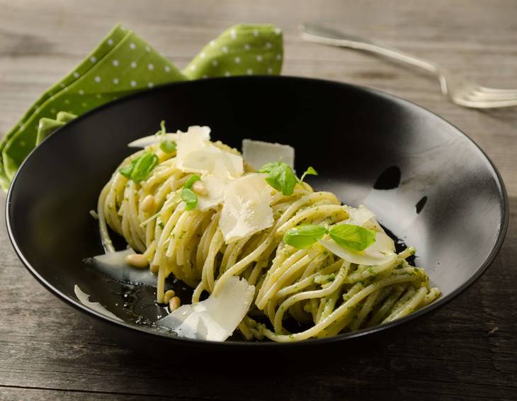 Spaghetti mit selbstgemachtem Basilikumpesto