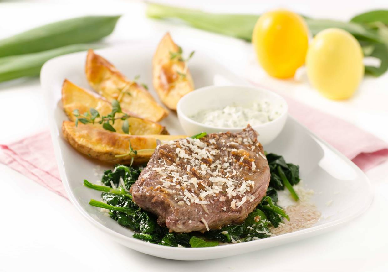 Minuten Steaks in Parmesan mit gebratenem Blattspinat Rezept - ichkoche Minuten Steaks in Parmesan mit gebratenem Blattspinat Rezept - ichkoche