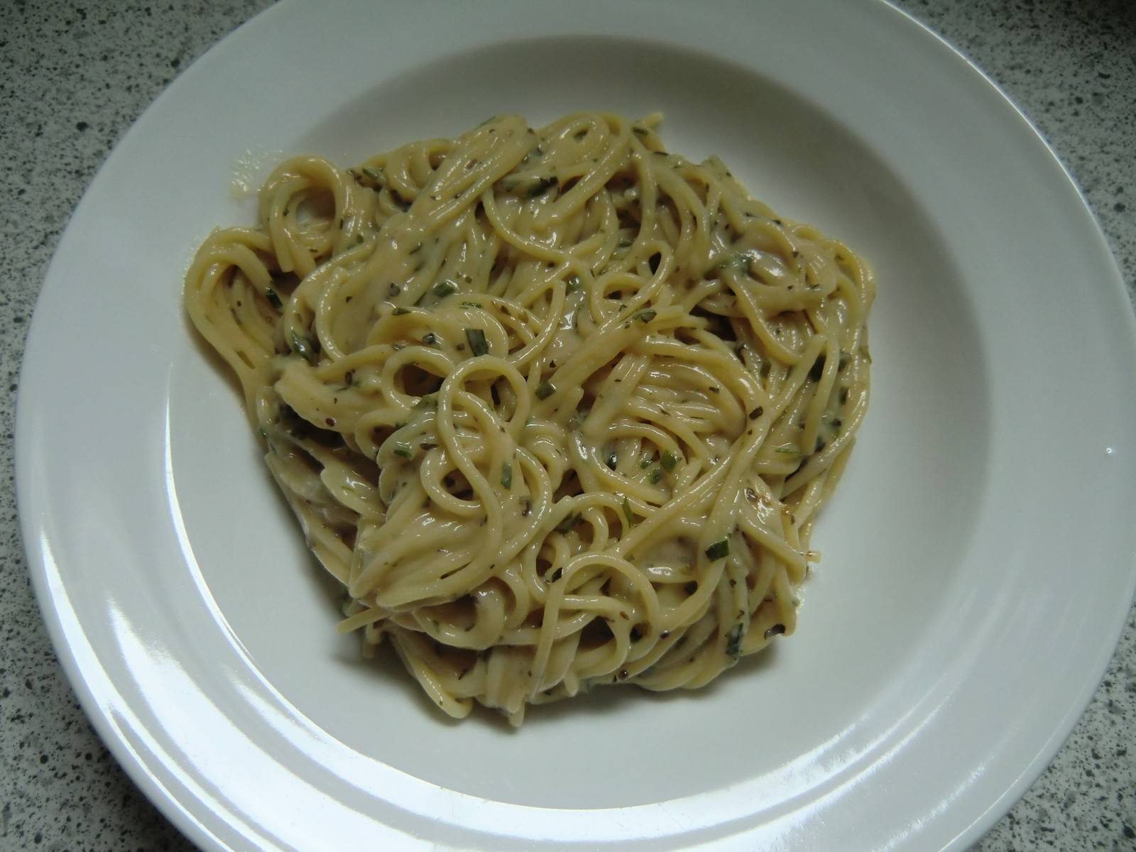 Rezept für vegane Käse-Kräuter-Spaghetti