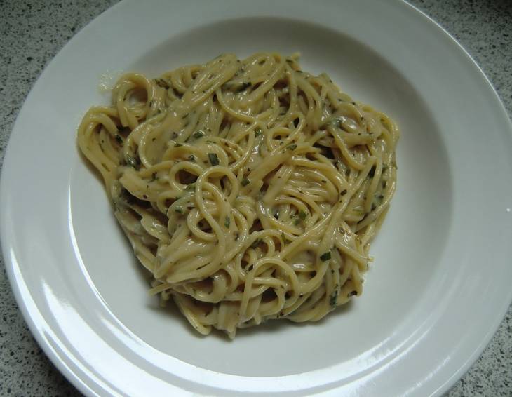 Vegane Käse-Kräuter-Spaghetti