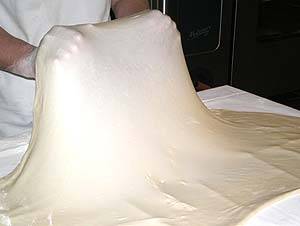 Strudelteig Grundrezept - ichkoche.at Strudelteig Grundrezept - ichkoche.at