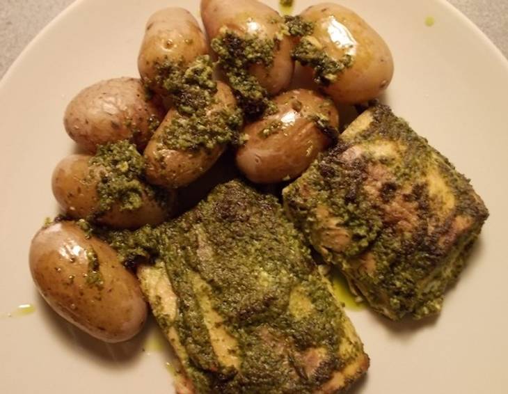 Schneller Pesto-Lachs mit Babyerdäpfel