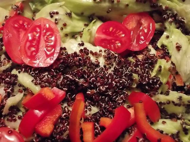 Rezept für Salat mit Quinoa und Avocado-Dressing