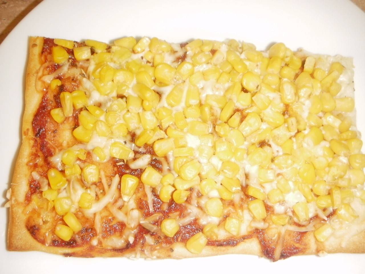 Käse-Mais-Pizza