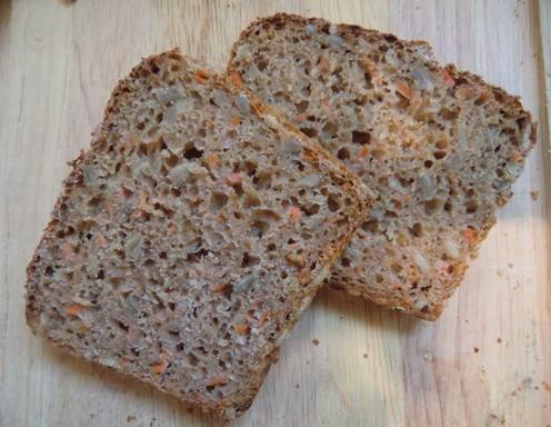 Karotten-Sonnenblumenkernbrot