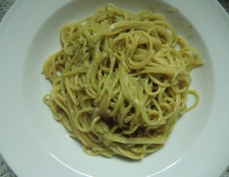 Spaghetti mit scharfer Avocadosauce Spaghetti mit scharfer Avocadosauce