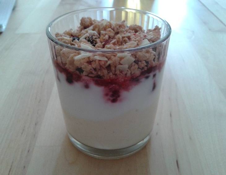 Beeren-Joghurt-Schichtdessert