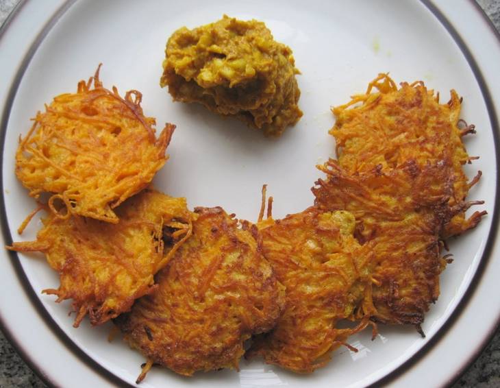 Süßkartoffelpuffer mit Zwiebelsenf Süßkartoffelpuffer mit Zwiebelsenf