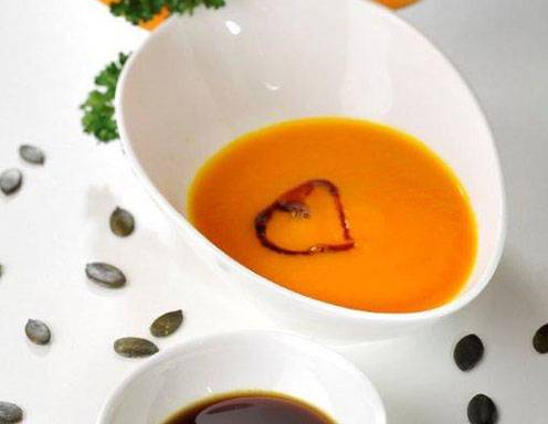 Kürbiscremesuppe mit Kräutergarnelen Rezept - ichkoche.at Kürbiscremesuppe mit Kräutergarnelen Rezept - ichkoche.at