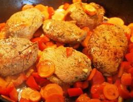 Schweinsmedaillons mit Knoblauch und Zitrone Schweinsmedaillons mit Knoblauch und Zitrone