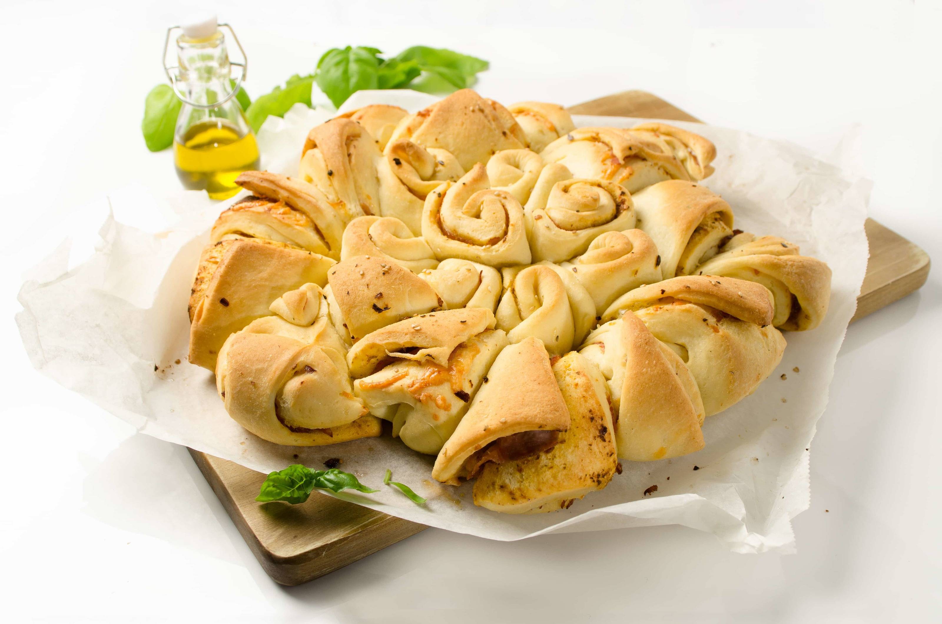 Pizzablume mit Schinken und Käse