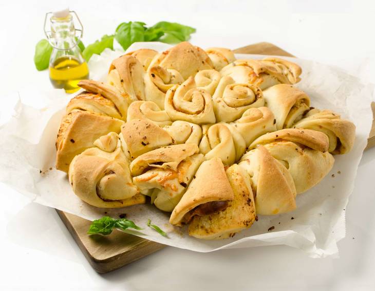 Pizzablume mit Schinken und Käse Pizzablume mit Schinken und Käse