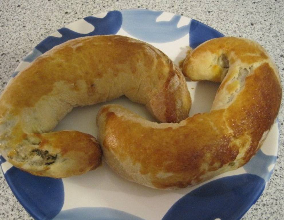 Beugel mit Nussfülle Beugel mit Nussfülle