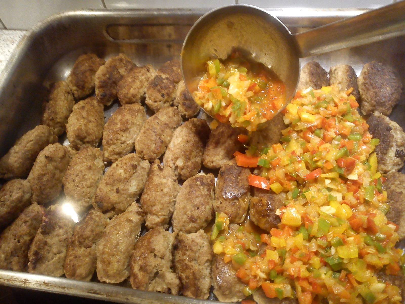 Auflauf mit Faschiertem und Paprikasauce