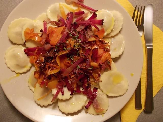 Tortelli mit Karotten und Schinkenspeck