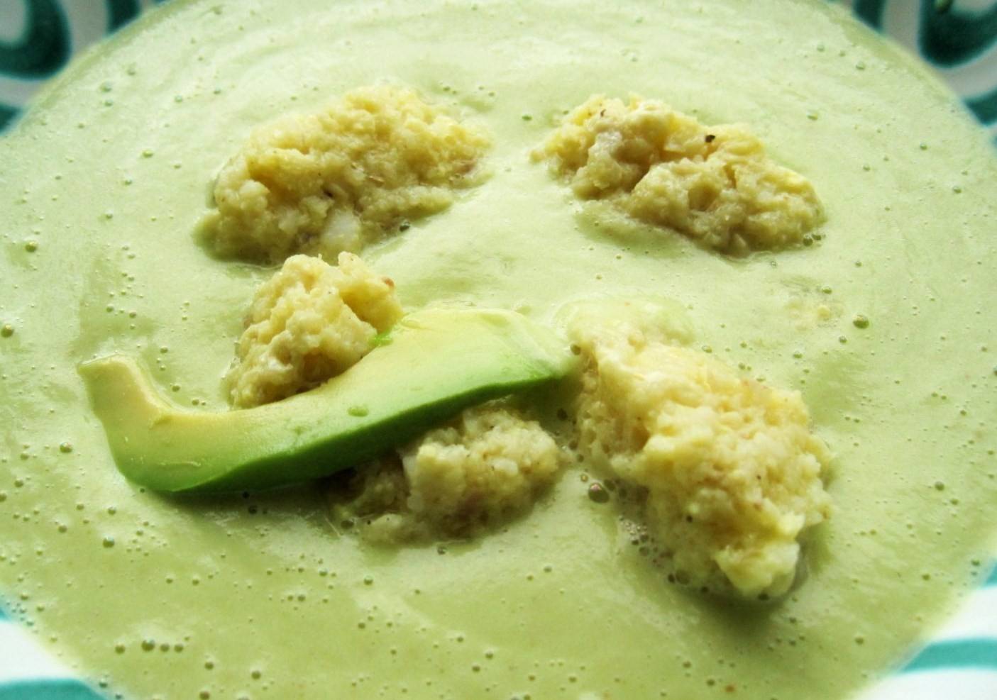 Avocadosuppe mit Fischnockerl
