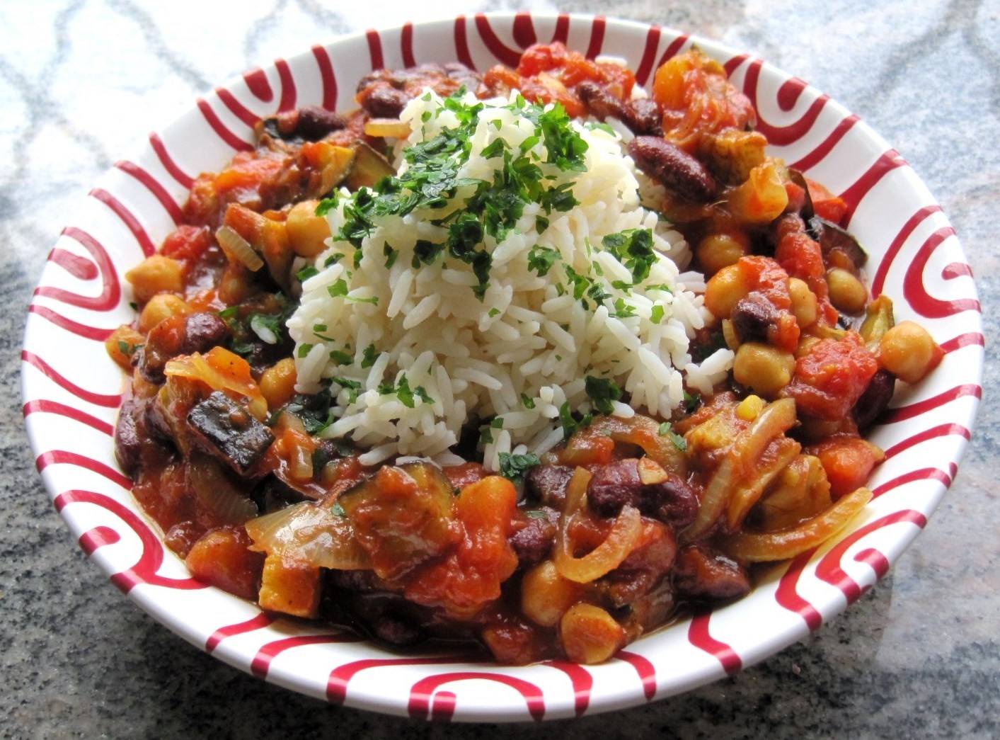 Melanzani-Eintopf mit Kichererbsen und Bohnen Rezept - ichkoche.at