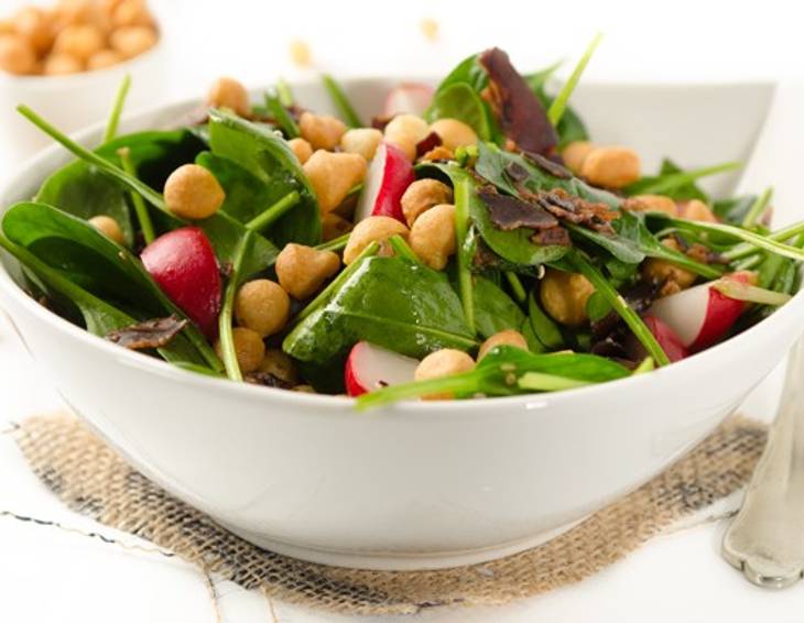 Blattspinat-Salat mit knusprigem Speck Blattspinat-Salat mit knusprigem Speck