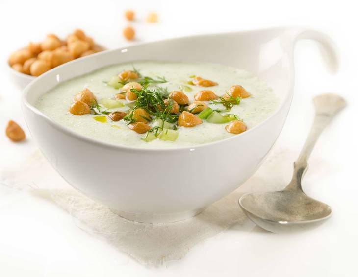 Kalte Gurken-Buttermilch-Suppe Kalte Gurken-Buttermilch-Suppe