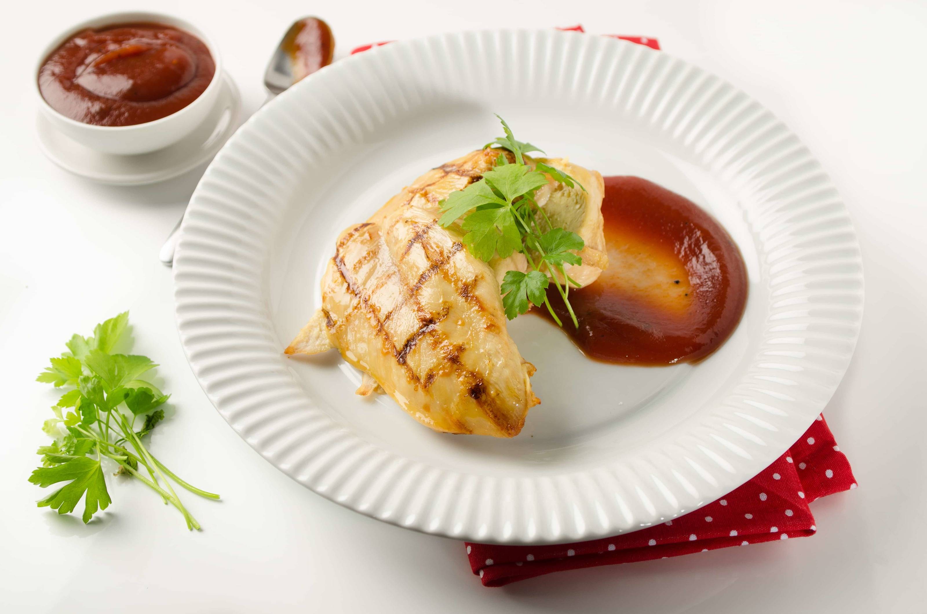 Gegrillte Hühnerbrust mit Gin-BBQ-Sauce