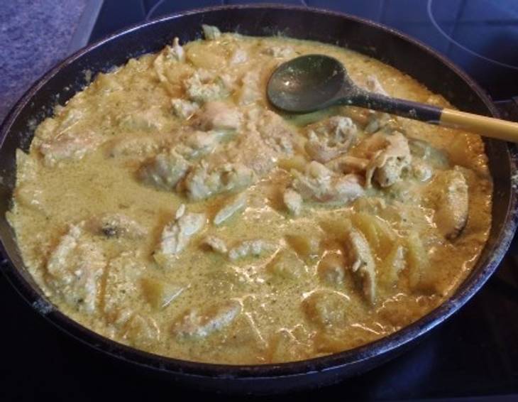 Putencurry mit Ananas