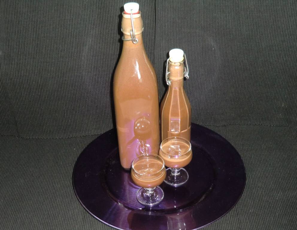 Haselnuss-Nougat-Likör Haselnuss-Nougat-Likör