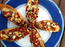 Bruschetta mit Mozzarella Bruschetta mit Mozzarella