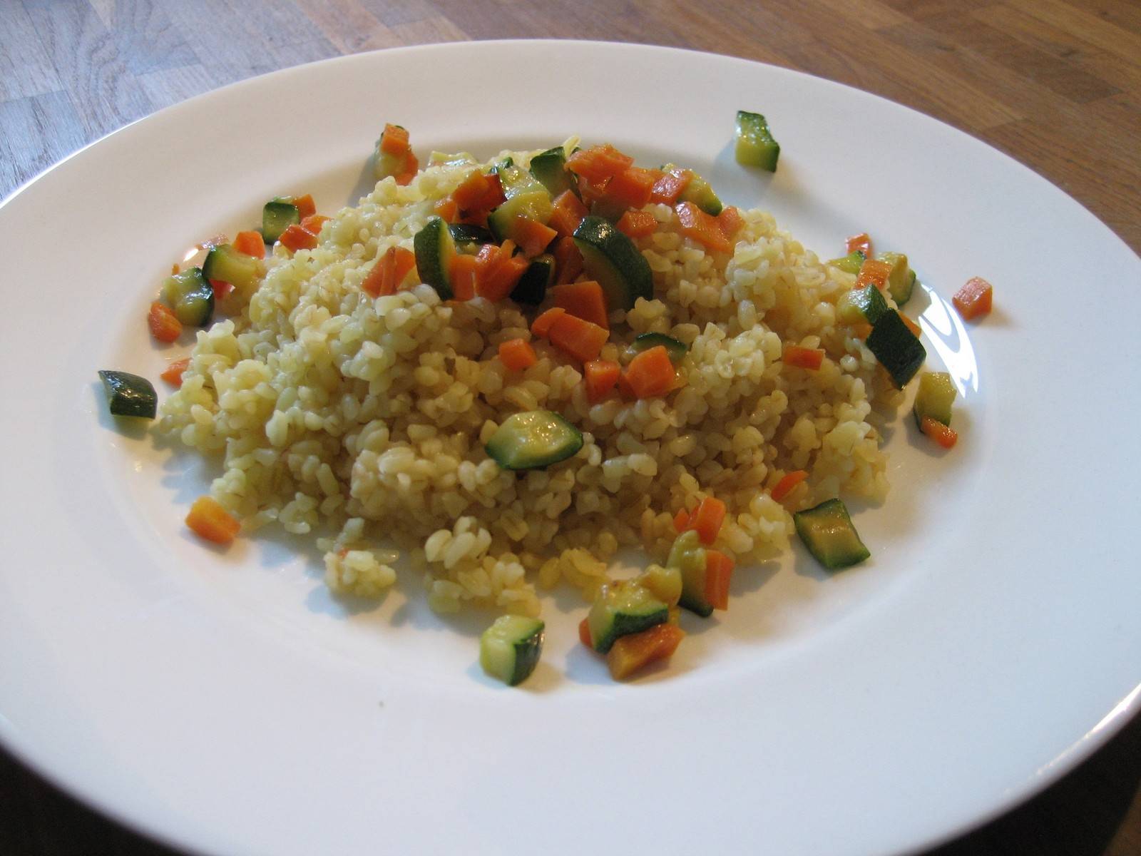 Zitronenbulgur mit Zucchini und Karotten