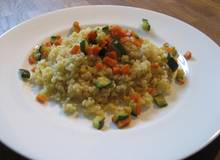 Zitronenbulgur mit Zucchini und Karotten Zitronenbulgur mit Zucchini und Karotten