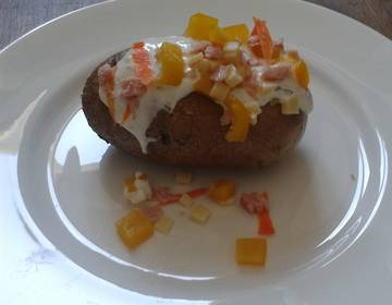 Ofenkartoffel mit Paprika und Sauerrahmsauce Ofenkartoffel mit Paprika und Sauerrahmsauce