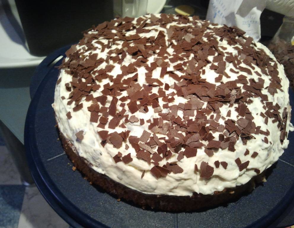 Schwedenbombentorte mit Nussboden Schwedenbombentorte mit Nussboden