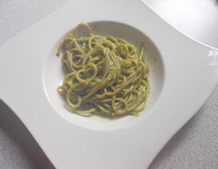 Spaghetti mit Pesto