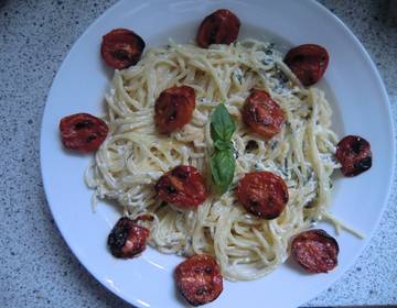 Spaghetti mit Fetapesto und gegrillten Tomaten Spaghetti mit Fetapesto und gegrillten Tomaten