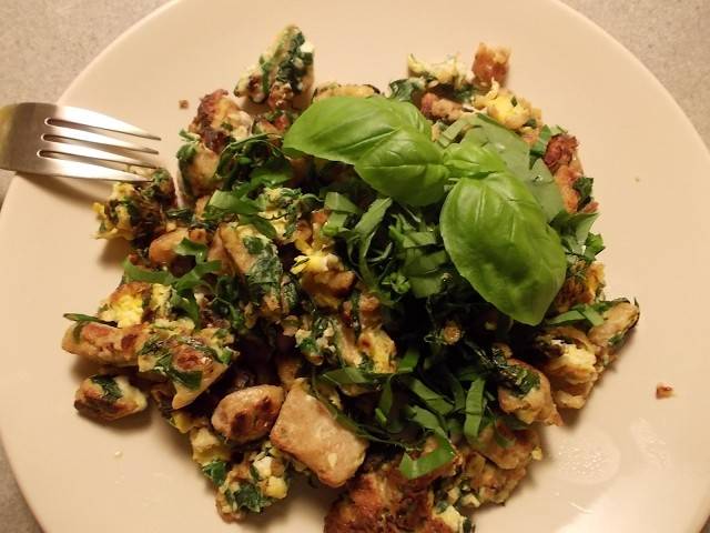 Geröstete Knödel mit Ei und Bärlauch Rezept - ichkoche.de