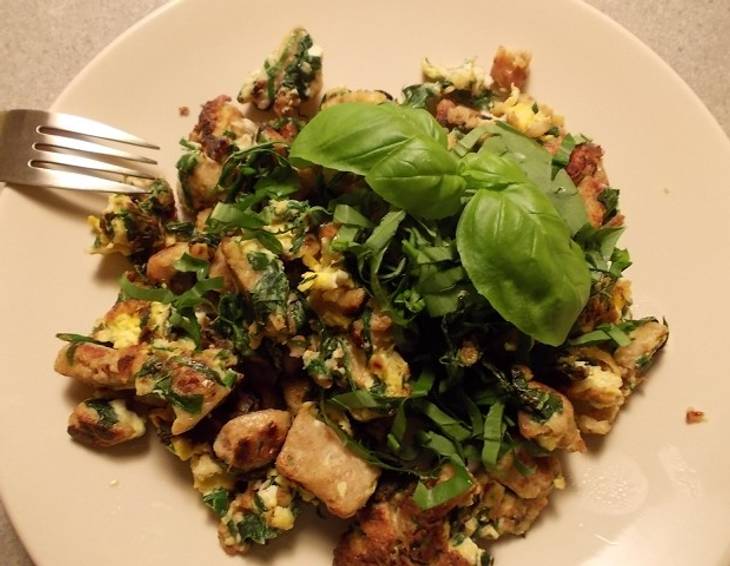 Geröstete Knödel mit Ei und Bärlauch