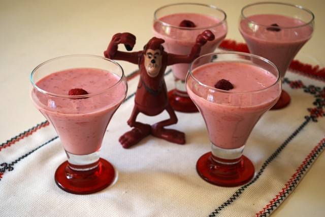 Donkey´s Bananen-Beeren-Buttermilch-Drink Rezept - ichkoche.ch