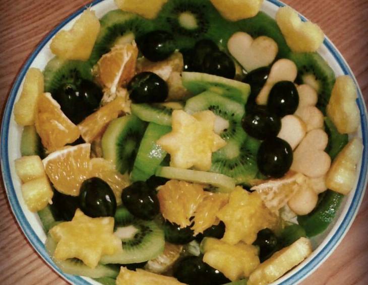 Herzen und Sterne Obstsalat